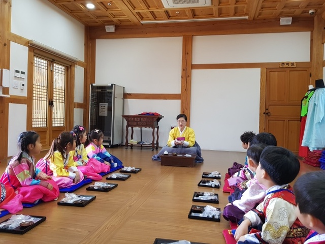 ▲ 수원시, 수원형 어린이집 보육교직원 _효·인성 프로그램 교육_ … 모든 보육과정에서 인성교육 실천해야