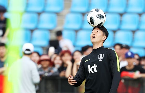 ▲ 온두라스와의 평가전에서 승리한 대한민국 축구대표팀 손흥민이 29일 오후 대구스타디움 보조경기장에서 공개훈련을 하고 있다. 연합뉴스