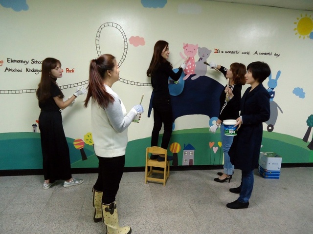 ▲ 의정부 오동초병설유치원 마을 공동체와 함께한 벽화 그리기 사진 1