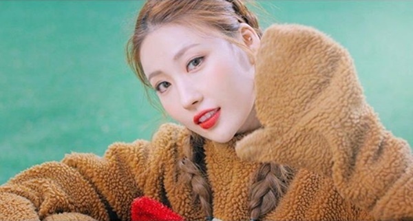 ▲ 인기 뷰티 유튜버 이사배가 KBS 2TV '뮤직뱅크'에 출연했다. 이사배 인스타그램