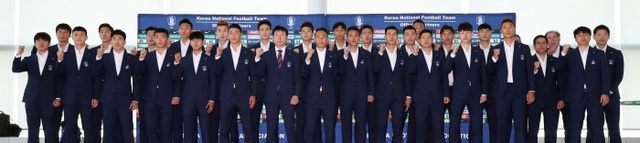 ▲ 2018 러시아 월드컵에 출전하는 한국 축구대표팀이 3일 오전 인천국제공항에서 사전 훈련캠프인 오스트리아로 출국하기 전 파이팅을 외치며 본선에서의 선전을 다짐하고 있다.연합뉴스