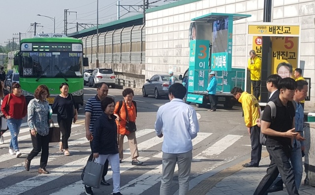 ▲ 배진교 후보와 이화복 후보 선거유세