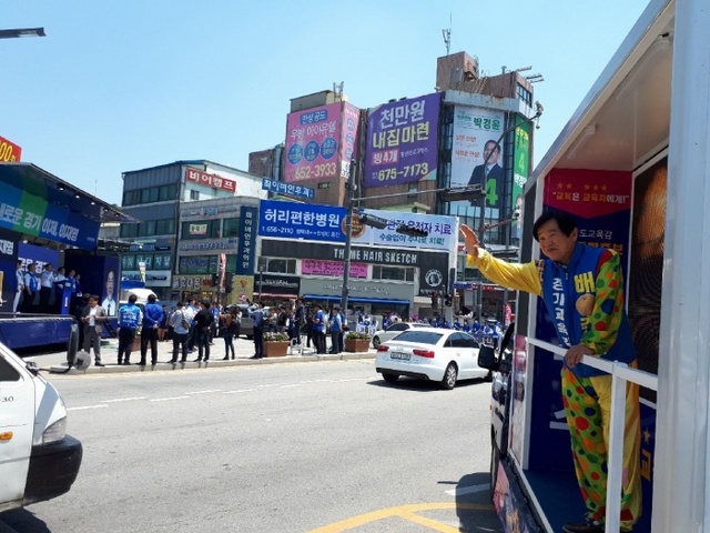 ▲ 배종수 후보는 지난 2일 안성 5일장일대에서 차량 유세전을 펼치고 있다.(배종수 캠프 제공)