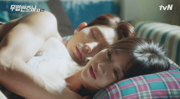 ▲ 배우 서예지가 무르익은 멜로 연기로 시청자들의 심장을 두근거리게 만들고 있다.  tvN '무법변호사' 방송캡처