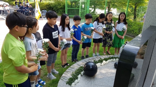 ▲ 가평초추념식 (1)