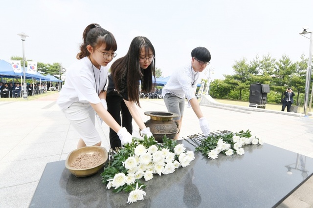 ▲ 1. 현충일추념식 (2)