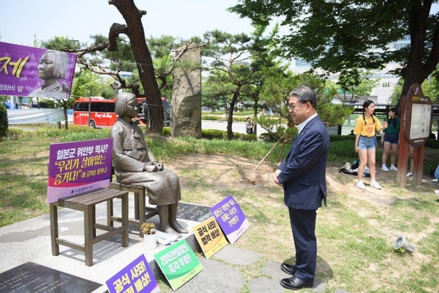 ▲ 이재정 후보가 현충일인 6일 오후, 일본군 성노예제 문제 해결을 위한 제14차 수원 수요문화제를 찾았다.(이재정 캠프 제공)