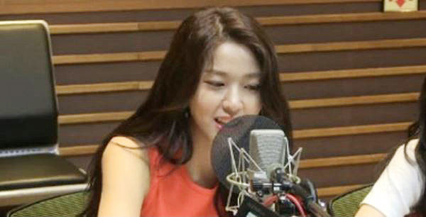 ▲ MBC FM4U '정오의 희망곡 김신영입니다'에서 걸그룹 AOA 멤버 설현이 배우 정해인과 친분을 과시했다. MBC