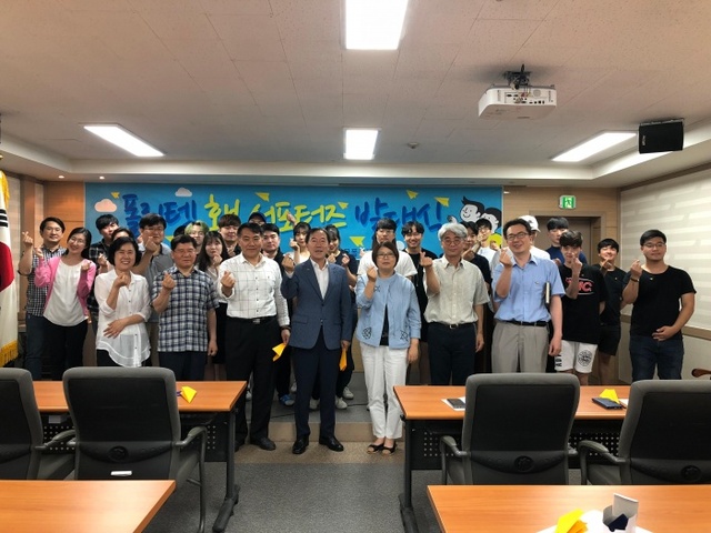 ▲ 한국폴리텍대학 성남캠퍼스(학장 조대현)는 7일 ‘직업교육 홍보 서포터즈’ 발대식을 개최했다. 서포터즈는 학교 직업교육 등 학교의 이야기를 SNS 통해 알릴 예정이다. 사진=한국폴리텍대학 성남캠퍼스 제공