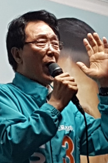 ▲ 김윤주 군포시장 후보 ‘민주당 탈당에대한 부분 해명연설’에 유세장 눈물바다