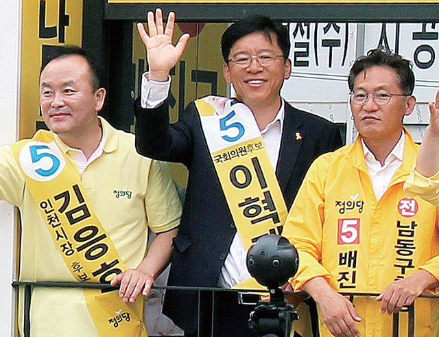 ▲ 김응호 정의당 인천시장후보가 남동구 수산동에서 심상정 정의당 공동선대위원장과 함께 지지를 호소하고 있다. 김응호선거캠프 제공