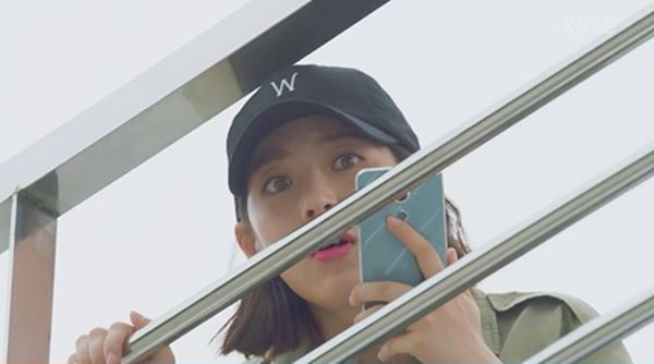 ▲ KBS 2TV 월화드라마 '너도 인간이니' 공승연이 로봇 서강준과 인간 서강준을 동시에 목격했다.  KBS