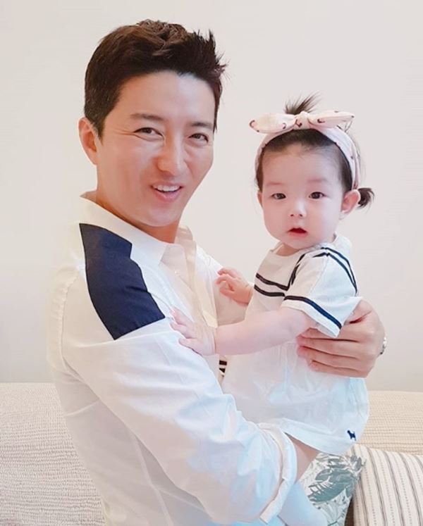 ▲ 배우 인교진과 딸 소은이 모습 공개. 소이현 인스타그램
