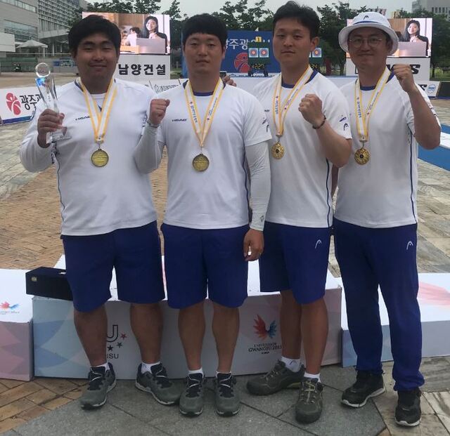 ▲ 제36회대통령기 전국남여양궁대회 남자 일반부 단체전에서 3연패를 달성한 경기도대표 코오롱엑스텐보이즈 선수들(왼쪽부터 신재훈, 이승윤, 박성호, 이창환).코오롱 제공