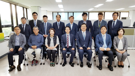 ▲ 최종환 파주시장 당선인(앞줄 가운데)