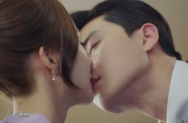 ▲ tvN 수목드라마 '김비서가 왜 그럴까' 박민영 박서준의 밀당 키스 5회분 . tvN