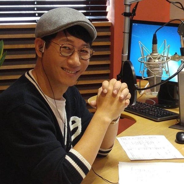 ▲ 부친상 후 '두시의 데이트'에 복귀한 지석진이 동료 연예인들에게 감사 인사를 전했다. MBC FM4U '두시의 데이트' 공식 인스타그램