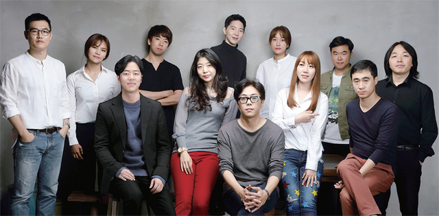 ▲ 최정수 작곡가(첫번째줄 가운데)와 ‘최정수 타이니 오케스터’ 멤버들.