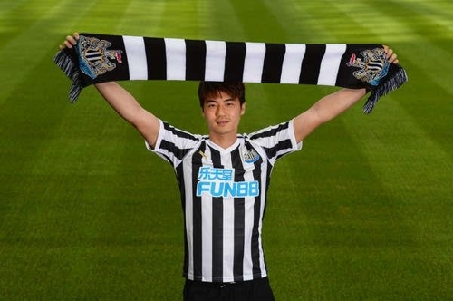 ▲ EPL 뉴캐슬과 2년 계약한 기성용 [뉴캐슬 홈피 캡처=연합뉴스]