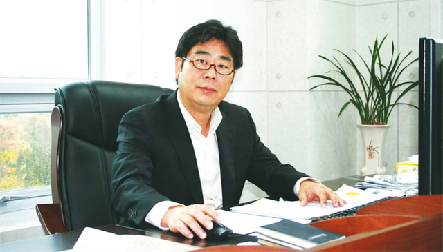 장광섭 ㈜한영피엔피 대표가 본보 기자와 인터뷰를 하고 있다.