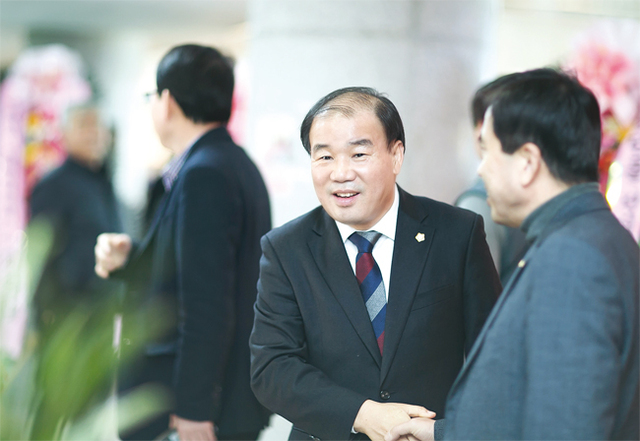 2018 화성 뱃놀이축제에서 인사말을 하고 있다.