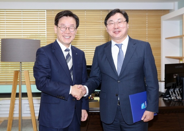 ▲ 이화영 연정부지사 임명장 수여
