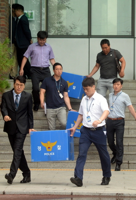 크기변환_경인여대 압수수색6.jpg