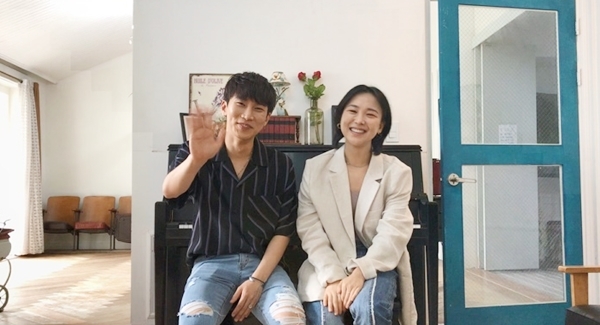 ▲ 90년생 동갑내기 보컬리스트 김보경과 비투비(BTOB) 서은광이 입을 맞춘 첫 듀엣곡 영상 이미지 공개. KMG