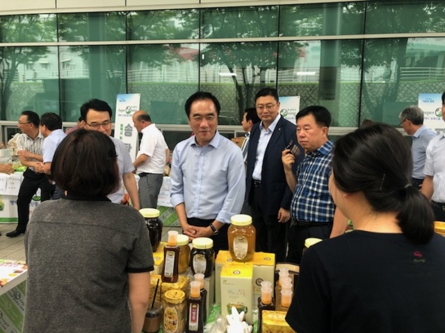 ▲ 평택시 LG전자 평택공장에서 농특산물 직거래장터 개장1