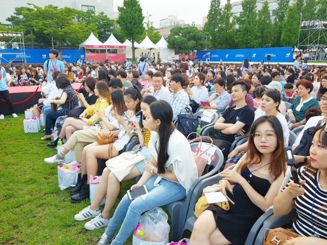 ▲ 2-1.+BIFAN+개막식에+참석한+중국세계여행체험사연맹+소속+파워블로거들+