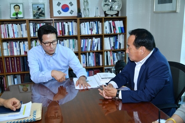 ▲ 01 정동균 양평군수, 현안사업 건의 위해 국회 방문