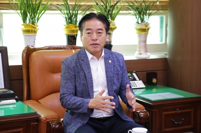 ▲ 안산-김동규 시의회 의장 사진 다시 전송
