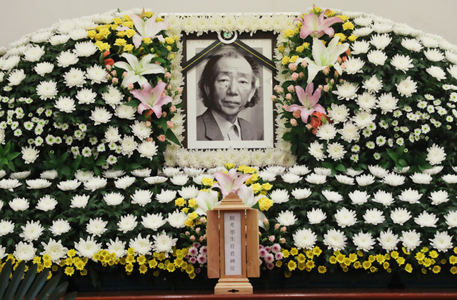 ▲ 23일 별세한 최인훈 작가의 빈소가 이날 오후 서울 종로구 서울대병원 장례식장에 마련돼 있다. 연합뉴스