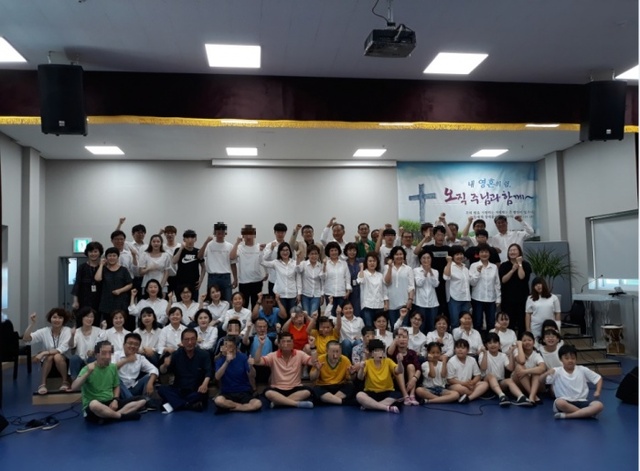 ▲ 유리날개 공연봉사 사진