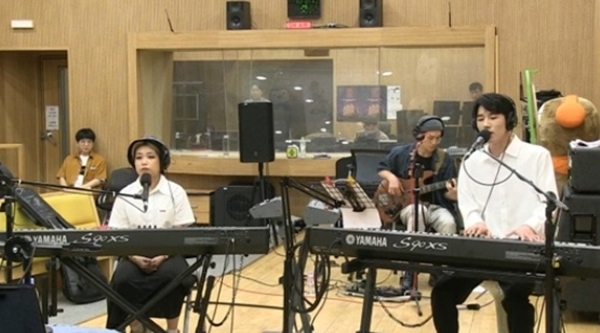 ▲ SBS 파워FM '아름다운 이 아침, 김창완입니다' 안예은 인증 샷 공개. SBS