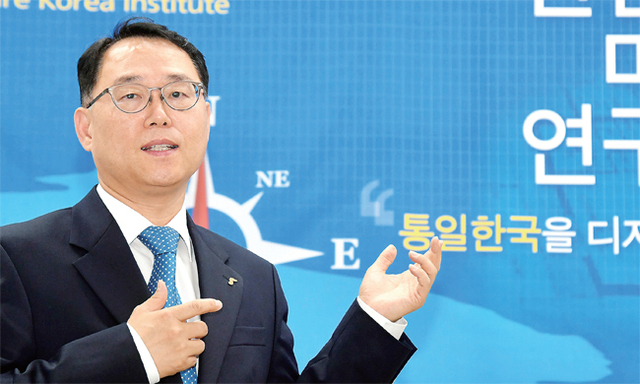 ▲ 홍순직 국민대 한반도미래연구원 수석연구위원은  “이제 남북은 통일 한반도 시대를 준비해야 한다”며 “경기도가 모든 분야에서 선두주자가 돼야 한다”고 강조했다.  전형민기자
