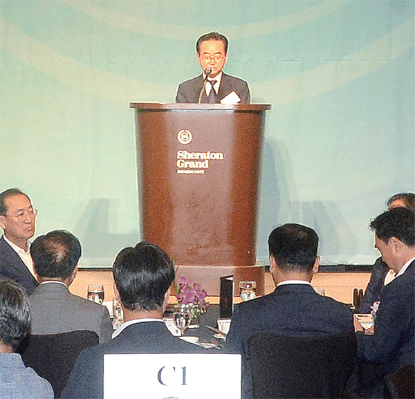 ▲ 8일 인천시 연수구 송도동 쉐라톤 그랜드 인천호텔에서 열린 경기일보 창간 30주년 기념식에서 김기태 경기일보 인천본사 사장이 기념사를 하고 있다. 송길호기자
