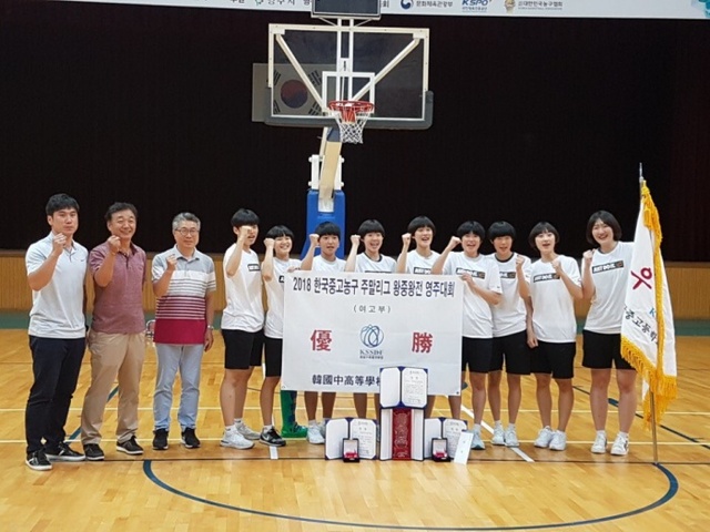 ▲ 2018 한국중고농구 주말리그 왕중왕전에서 여고부 우승을 차지한 인천 인성여고 농구팀.인성여고 제공