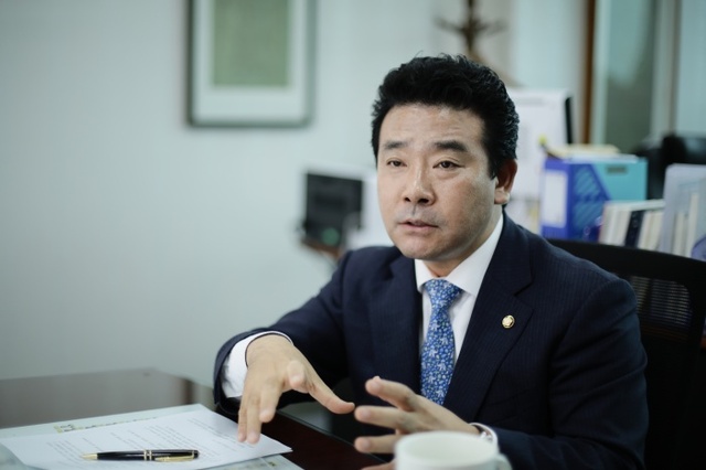 ▲ 박정 의원님 인터뷰 사진_사진-08