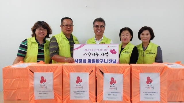 ▲ 청계동_사랑의_과일바구니_전달1[1]