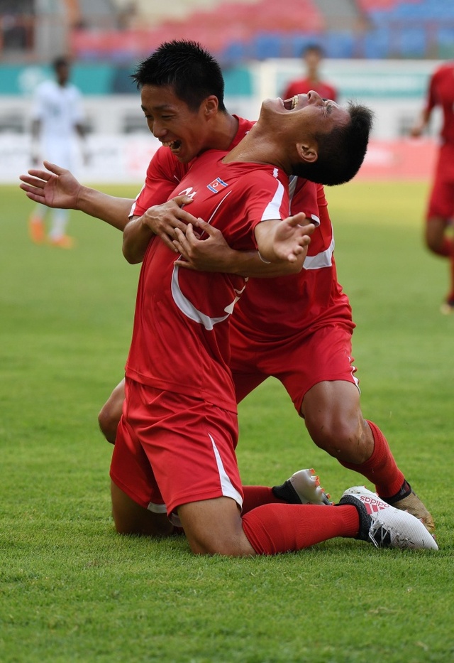 ▲ 20일 오후(현지시간) 제18회 자카르타-팔렘방 아시안게임 남자 축구 F조 3차전 북한과 사우디아라비아 경기에서 김유성을 득점을 터뜨린 뒤 세리머니를 펼치고 있다.연합뉴스
