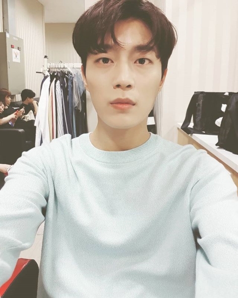 ▲ 윤두준이 24일 입대 통보를 받으면서 '식샤3'에도 비상이 걸렸다. 윤두준 인스타그램