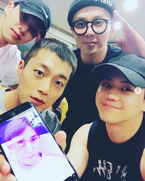 ▲ 그룹 하이라이트의 멤버 윤두준이 오늘(24일) 입대한다. 윤두준 인스타그램
