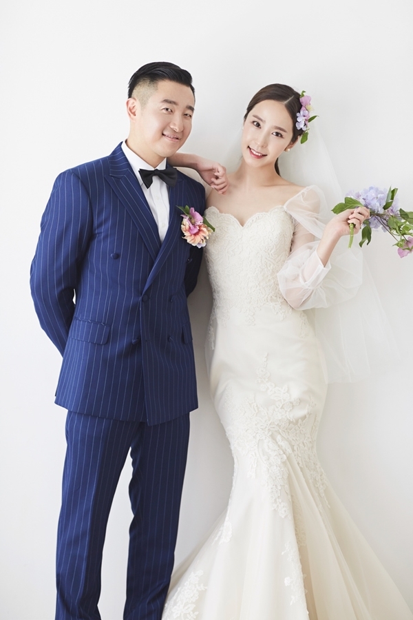 ▲ 개그맨 안일권(왼쪽) 10살 연하 예비신부. 해피메리드컴퍼니 무이스튜디오 모니카블랑쉬 웨딩디렉터봉드