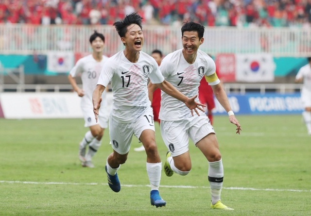 ▲ 29일 오후 제18회 자카르타·팔렘방 아시안게임 남자축구 준결승 한국과 베트남의 경기에서 이승우가 첫 골에 성공한 뒤 기뻐하고 있다.연합뉴스