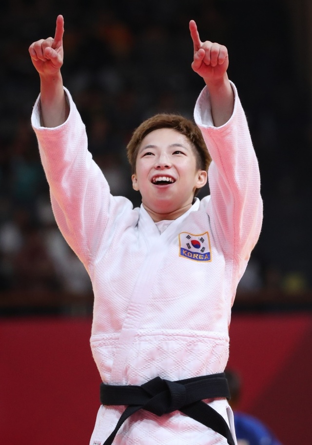 ▲ 제18회 자카르타·팔렘방 아시안게임 유도 여자 48kg급서 금메달을 따낸 정보경이 환호하고 있다.연합뉴스