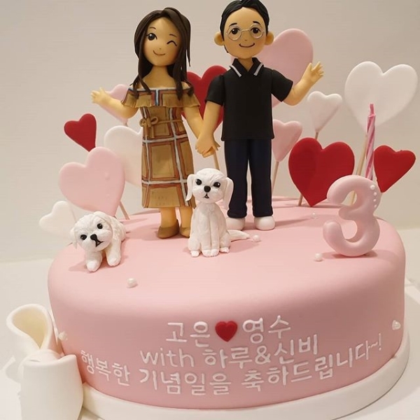 ▲ 배우 한고은이 공개한 결혼 3주년 기념 케이크. 한고은 인스타그램