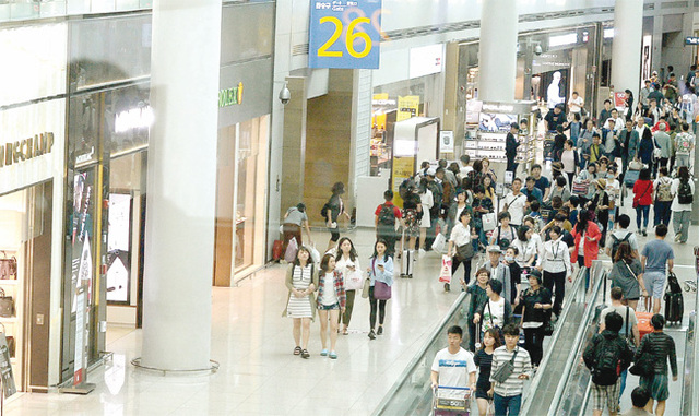 인천국제공항 면세점 풍경