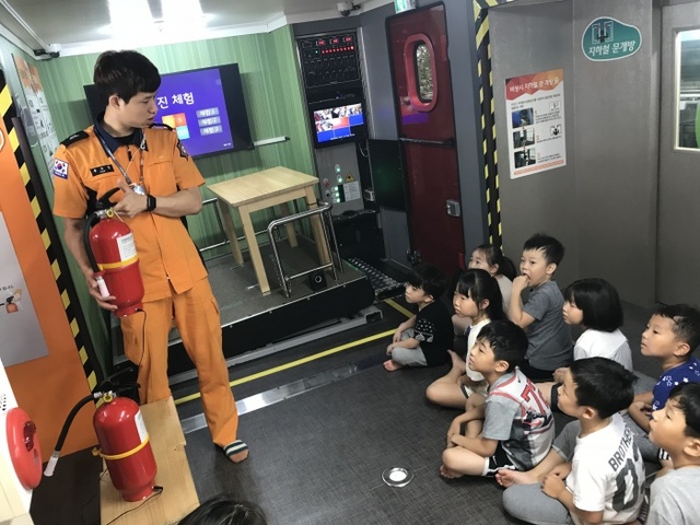 ▲ 김포은솔유 119 이동 안전 소방체험1