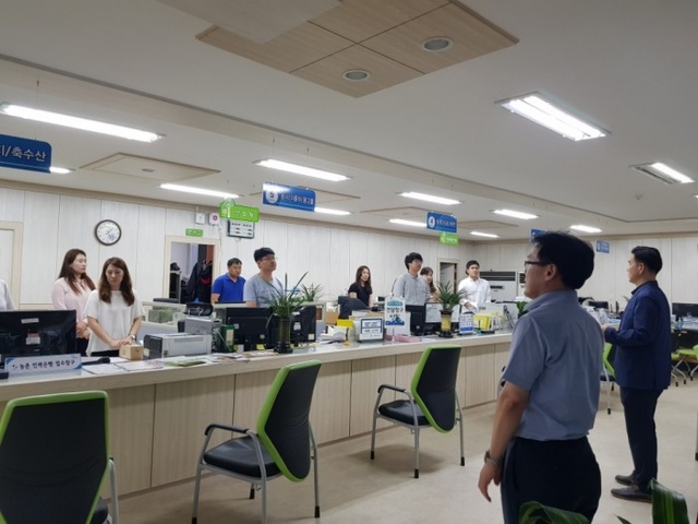 ▲ 가평군은지난한주간읍면을순회하며 친절교육을 실시했다.